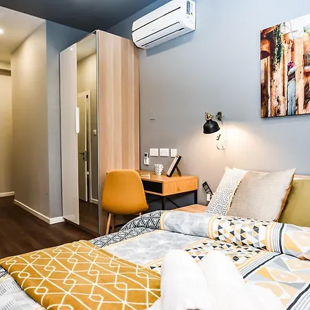 Cosy Albert's Seaside 3* スリーマ